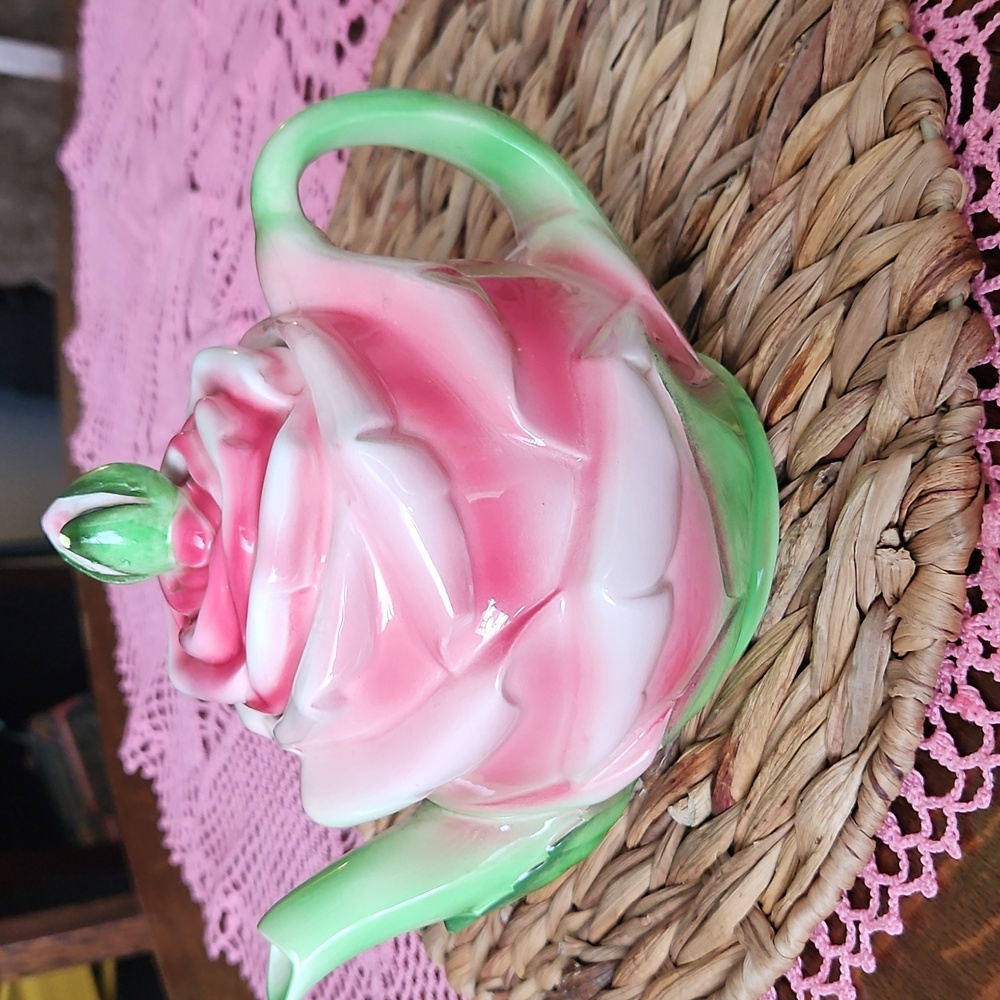 Rare vintage 1950s PY 21929 Countess Rose tea pot.